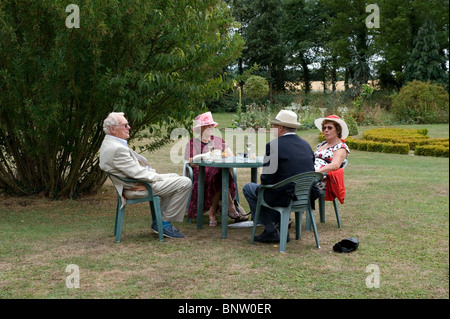 Garden party à la Warwick House, Easton Lodge, peu d'Easton, Dunmow,Essex comme Brian et Diana Creasey quitter leur maison bien-aimé de Banque D'Images