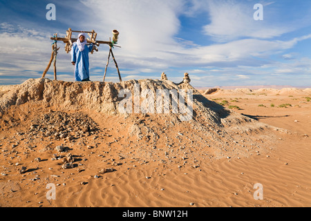 Système de puits d'eau dans le désert saharien, près d'Erfoud, désert du Sahara, Maroc Banque D'Images