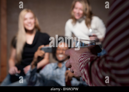 Group of people socializing at a party Banque D'Images