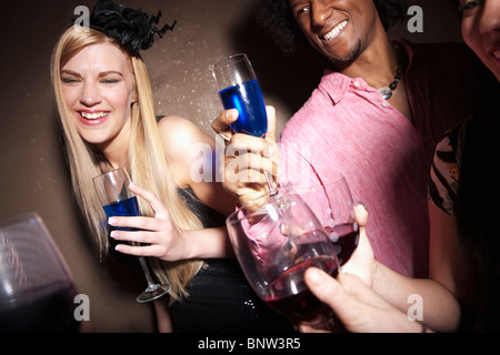 Group of people socializing at a party Banque D'Images