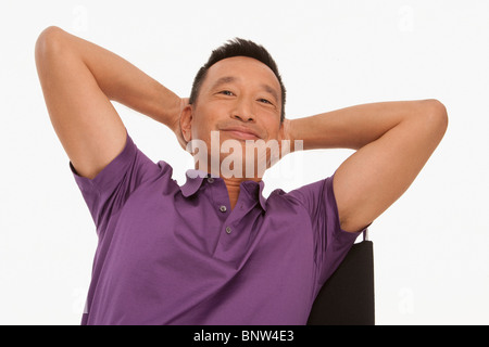 Handsome smiling man relaxing Banque D'Images