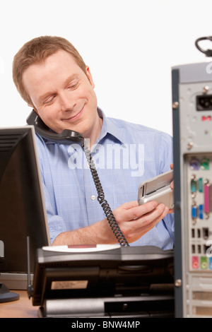 Businessman talking on phone Banque D'Images