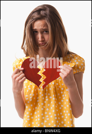 Teenage girl holding cœur brisé Banque D'Images