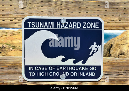 Zone de danger Tsunami signer en cas de tremblement de terre ou haut aller à l'intérieur des terres Banque D'Images