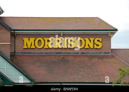 Close up of signe au-dessus de l'entrée du supermarché Morrisons dans Bridport, Dorset, UK. Juillet 2010 Banque D'Images