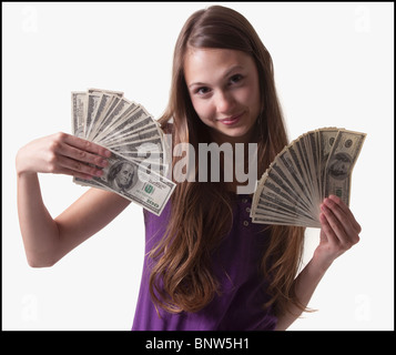 Teenage girl holding plusieurs 100 dollar bills Banque D'Images