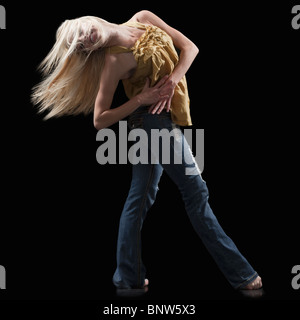 Blonde woman dancing Banque D'Images