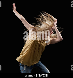 Blonde woman dancing Banque D'Images