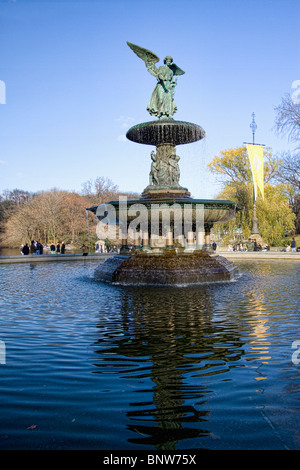 Ange des eaux et fontaine Bethesda exposée à New York City's Central Park Banque D'Images