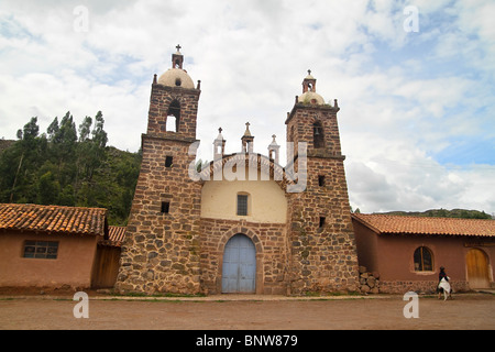 Voir d'un peu près de l'Église coloniale de Raqchi ruines dans Cusco, Pérou. Banque D'Images