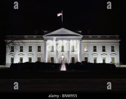 La Maison Blanche à Washington DC dans la nuit. Banque D'Images