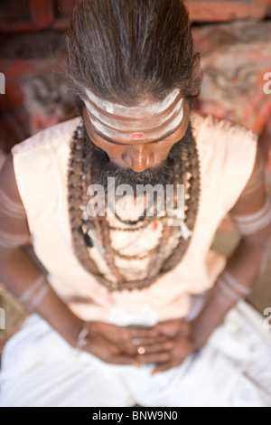 Portrait d'un sadhu méditer Banque D'Images