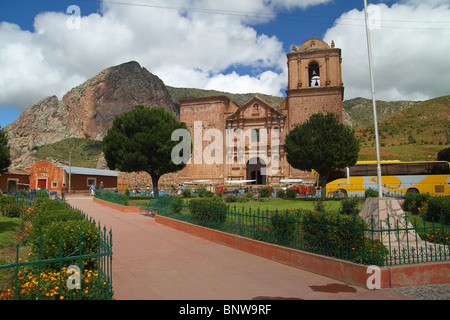 Vue sur l'église Saint Jacques de Pupuja à Puno, Pérou. Banque D'Images