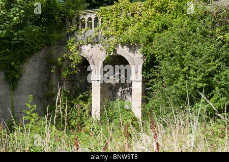 Envahi par une partie de la ruines de la Crystal Palace dans le sud de Londres Banque D'Images