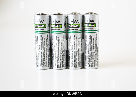 Quatre 4 AA au lithium-ion batterie rechargeable Banque D'Images