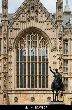 Richard Coeur de Lion statue à l'extérieur du Parlement Banque D'Images