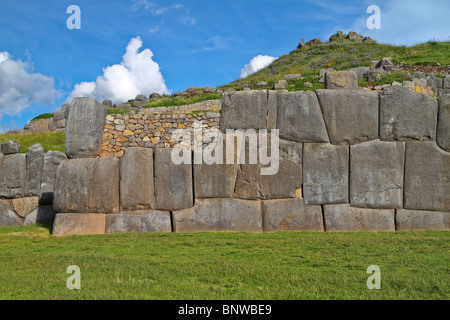 Vue sur les ruines de Sacsayhuaman à Cusco, Pérou. Banque D'Images