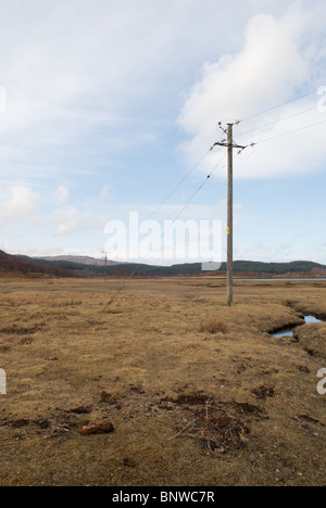 Les lignes de transport d'électricité aériennes, Kentra Bay, Ecosse Banque D'Images