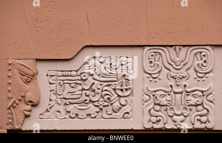 De style maya bas-relief à San Antonio, Texas, USA Banque D'Images