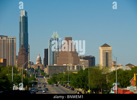 Congress Avenue, une artère principale mène à la Texas State Capitol en centre-ville d'Austin, Texas, États-Unis Banque D'Images