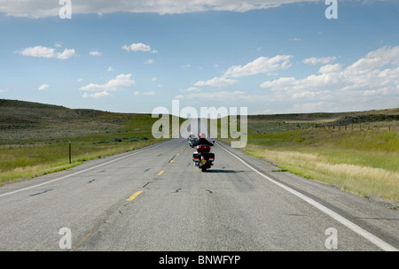 Pilote moto dans le sud-est du Montana. Banque D'Images