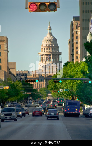 Congress Avenue, une artère principale mène à la Texas State Capitol en centre-ville d'Austin, Texas, États-Unis Banque D'Images
