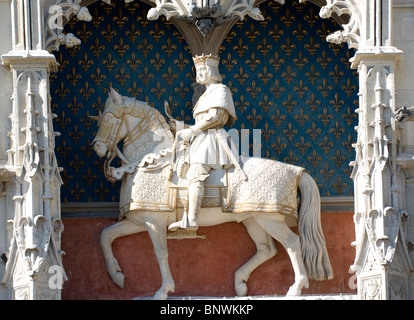 Châteaux de la Loire, France, château de Blois, statue équestre de Louis XII Banque D'Images