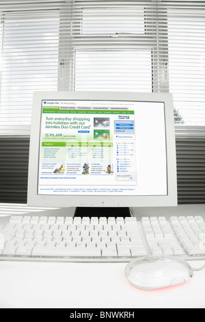 Accueil Ordinateur avec Lloyds TSB Bank page Internet sur l'écran Banque D'Images