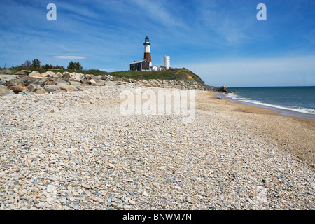 Plage avec phare en arrière-plan Banque D'Images