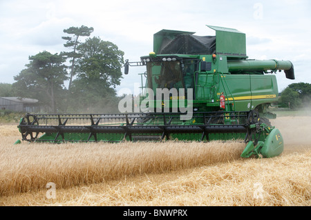 John Deere S690i combine harvester Banque D'Images