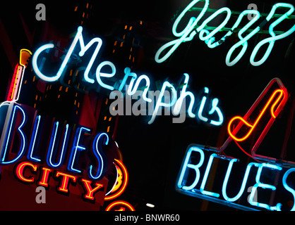 Les enseignes lumineuses sur Beale Street à Memphis Banque D'Images