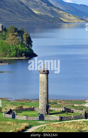 Le Glenfinnan Monument situé sur les rives du Loch Shiel, érigé en 1815, Lochaber, Highlands, Scotland, UK Banque D'Images