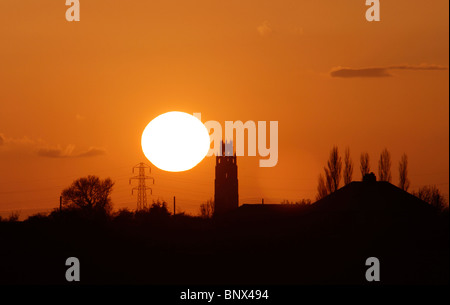 Coucher du soleil à Eglise St Botolph / 'Boston Stump' à Boston, la Grande-Bretagne Banque D'Images