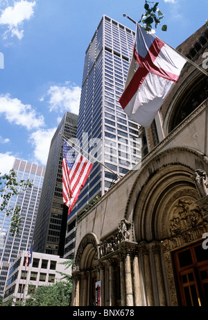 New York City Park Avenue St.Bartholomew's Episcopal Church le Seagram Building et 345 Park Avenue USA Banque D'Images