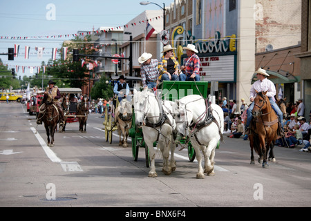 Défilé dans le centre-ville de Cheyenne (Wyoming), au cours de la célébration annuelle des Frontier Days. Banque D'Images