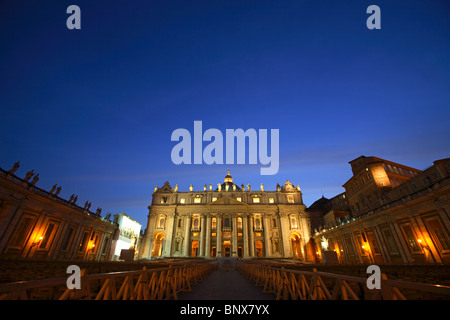 La façade de Maderno de la Basilique Saint Pierre, Rome, Italie Banque D'Images