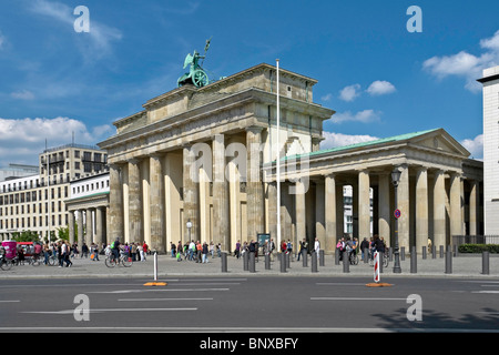 Porte Brandenburger Tor ou à Berlin Allemagne Banque D'Images