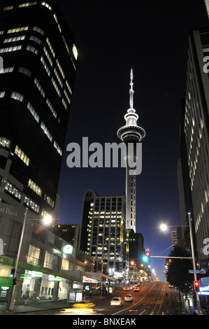 Skytower de nuit à Auckland Nouvelle-Zélande Banque D'Images