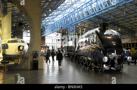 Shinkansen et Mallard au National Railway Museum York Banque D'Images