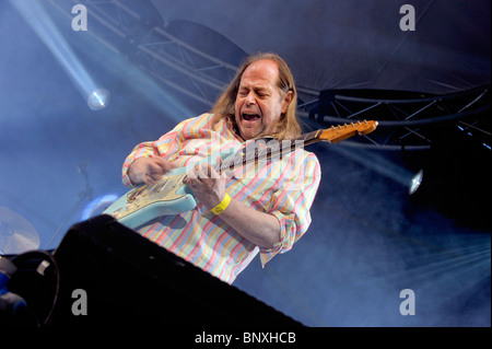 Le guitariste Ray Russell joue sur scène à Vibes du Vines Festival à East Sussex. Photo de Jim Holden. Banque D'Images