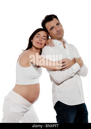 Caucasian couple expecting baby complicité hug studio isolé sur fond blanc Banque D'Images