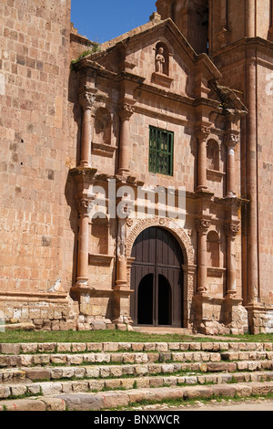 Vue sur l'église Saint Jacques de Pupuja à Puno, Pérou. Banque D'Images