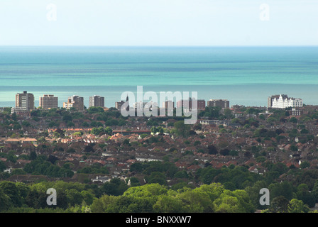 Une vue de la ville côtière de Worthing West Sussex du Parc National des South Downs. Banque D'Images