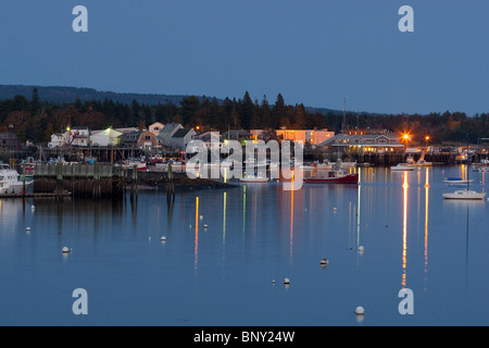 La tombée à Southwest Harbor, Mount Desert Island, Maine, USA Banque D'Images