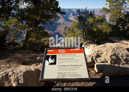 Le Parc National du Grand Canyon USA - avertissement de danger falaise. Banque D'Images