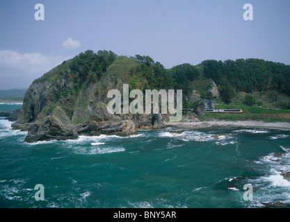 Falaise et mer, Fukaura, Nakatsugaru, Aomori, Japon Banque D'Images