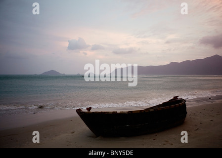 Voi Li Bai plage au coucher du soleil, l'île de Con Son, Vietnam Banque D'Images