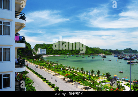 La ville de Cat Ba, le nord du Vietnam Banque D'Images