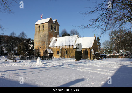 Église Saint Bartholamew, Fingest, collines de Chiltern, Buckinghamshire, Angleterre, Royaume-Uni, dans la neige Banque D'Images