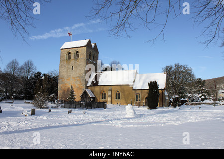 Église Saint Bartholamew, Fingest, collines de Chiltern, Buckinghamshire, Angleterre, Royaume-Uni, dans la neige Banque D'Images